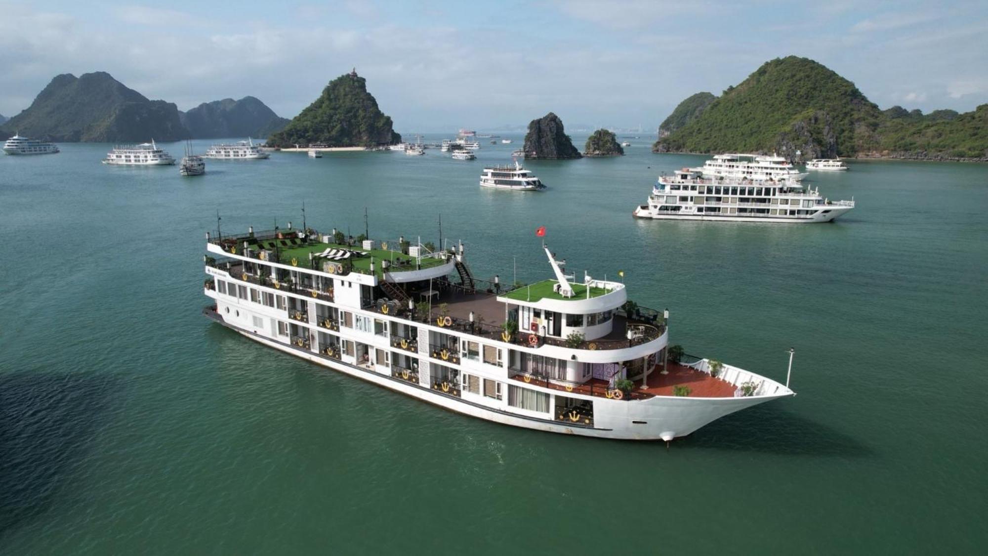 Готель Halong Aquamarine Royal Cruise Халонг Екстер'єр фото