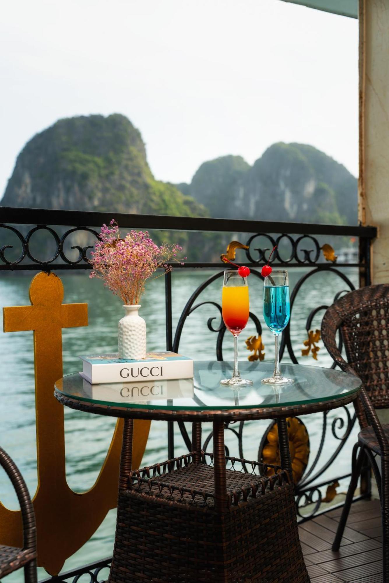 Готель Halong Aquamarine Royal Cruise Халонг Екстер'єр фото