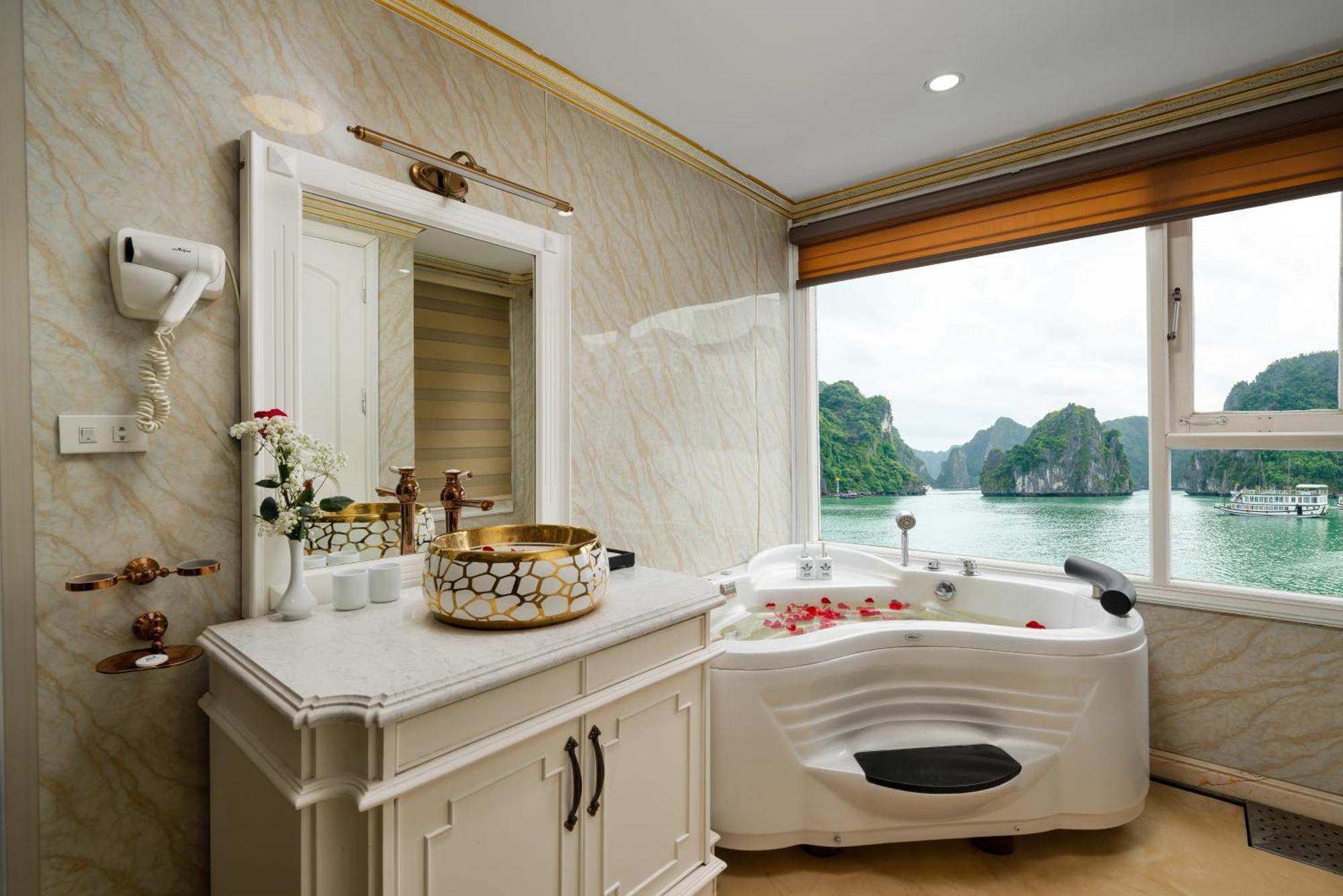 Готель Halong Aquamarine Royal Cruise Халонг Екстер'єр фото